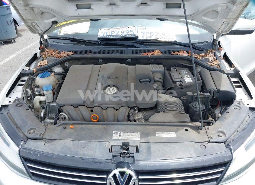 Photo 10 of 2013 Volkswagen Jetta 2.5L SE (VIN 3VWDP7AJ8DM408355)