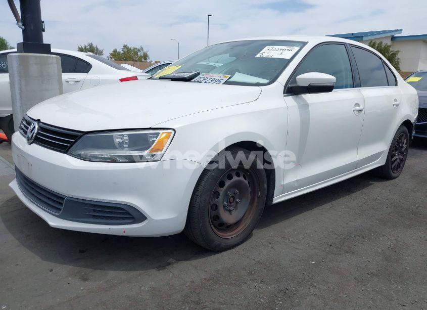 Photo 2 of 2013 Volkswagen Jetta 2.5L SE (VIN 3VWDP7AJ8DM408355)