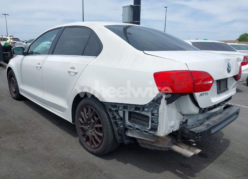 Photo 3 of 2013 Volkswagen Jetta 2.5L SE (VIN 3VWDP7AJ8DM408355)