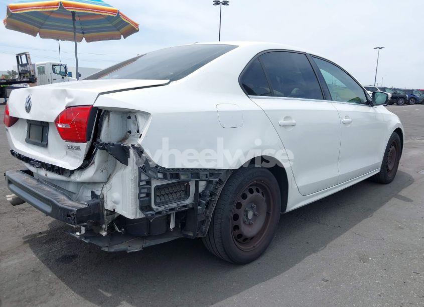 Photo 4 of 2013 Volkswagen Jetta 2.5L SE (VIN 3VWDP7AJ8DM408355)