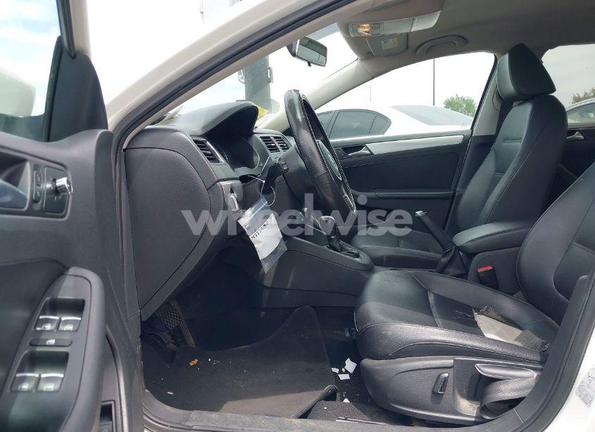 Photo 5 of 2013 Volkswagen Jetta 2.5L SE (VIN 3VWDP7AJ8DM408355)