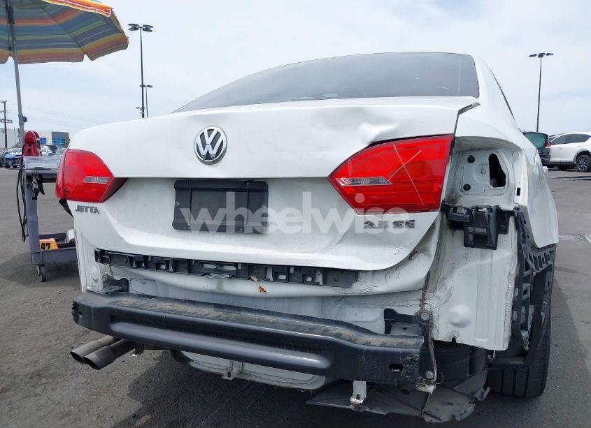 Photo 6 of 2013 Volkswagen Jetta 2.5L SE (VIN 3VWDP7AJ8DM408355)