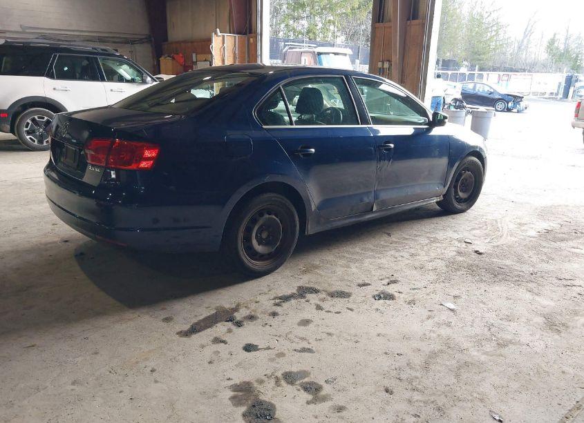 Photo 4 of 2013 Volkswagen Jetta 2.5L SE (VIN 3VWDP7AJ8DM429349)