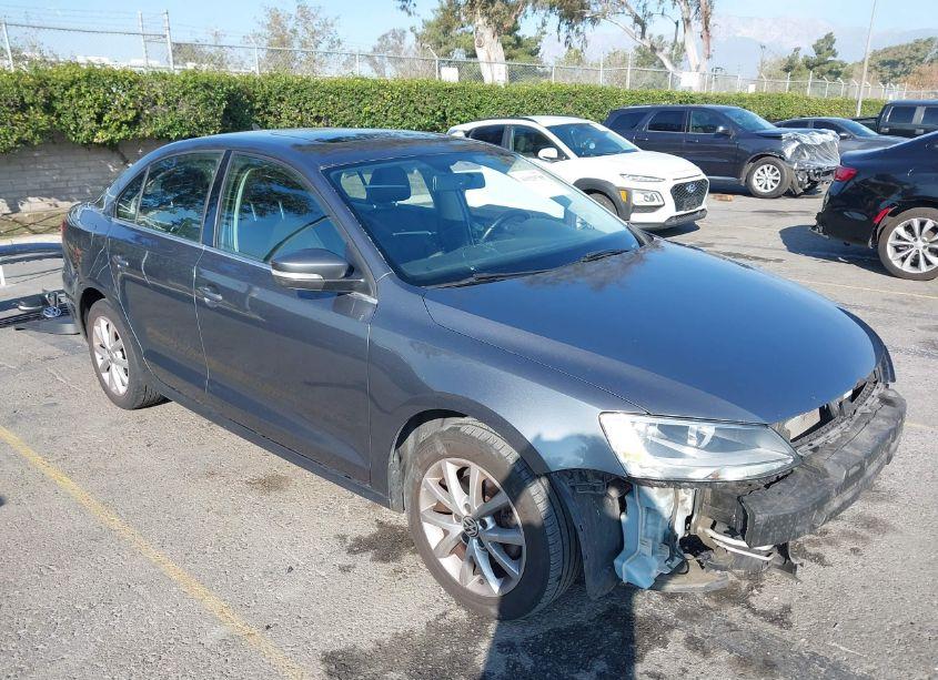 2013 Volkswagen Jetta 2.5L SE (VIN 3VWDP7AJ8DM436642) main photo