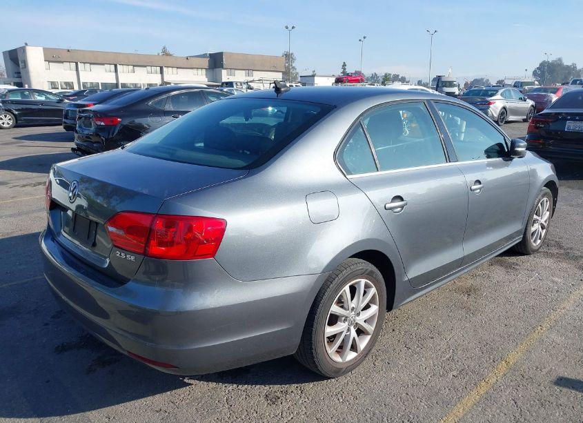 Photo 4 of 2013 Volkswagen Jetta 2.5L SE (VIN 3VWDP7AJ8DM436642)