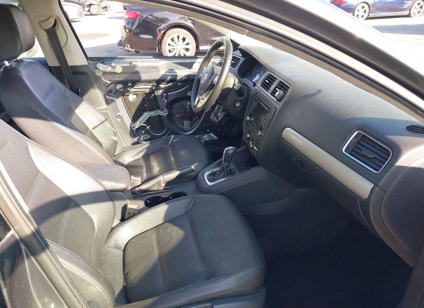 Photo 5 of 2013 Volkswagen Jetta 2.5L SE (VIN 3VWDP7AJ8DM436642)