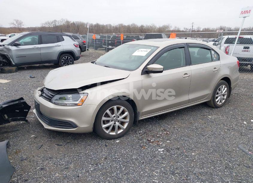 Photo 2 of 2012 Volkswagen Jetta 2.5L SE (VIN 3VWDP7AJ9CM116616)