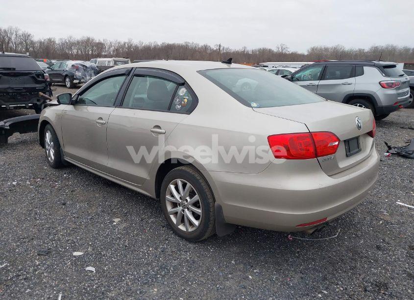 Photo 3 of 2012 Volkswagen Jetta 2.5L SE (VIN 3VWDP7AJ9CM116616)