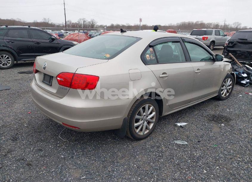 Photo 4 of 2012 Volkswagen Jetta 2.5L SE (VIN 3VWDP7AJ9CM116616)