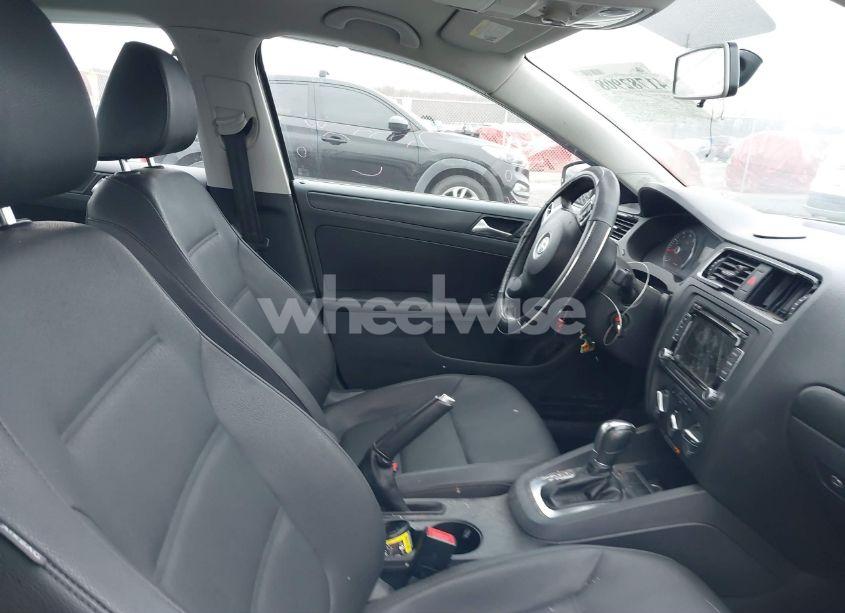 Photo 5 of 2012 Volkswagen Jetta 2.5L SE (VIN 3VWDP7AJ9CM116616)