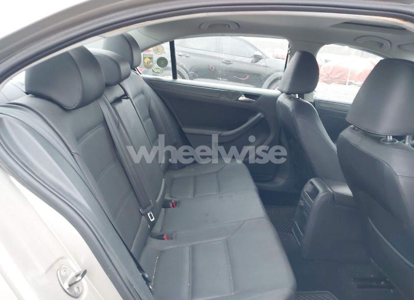 Photo 8 of 2012 Volkswagen Jetta 2.5L SE (VIN 3VWDP7AJ9CM116616)
