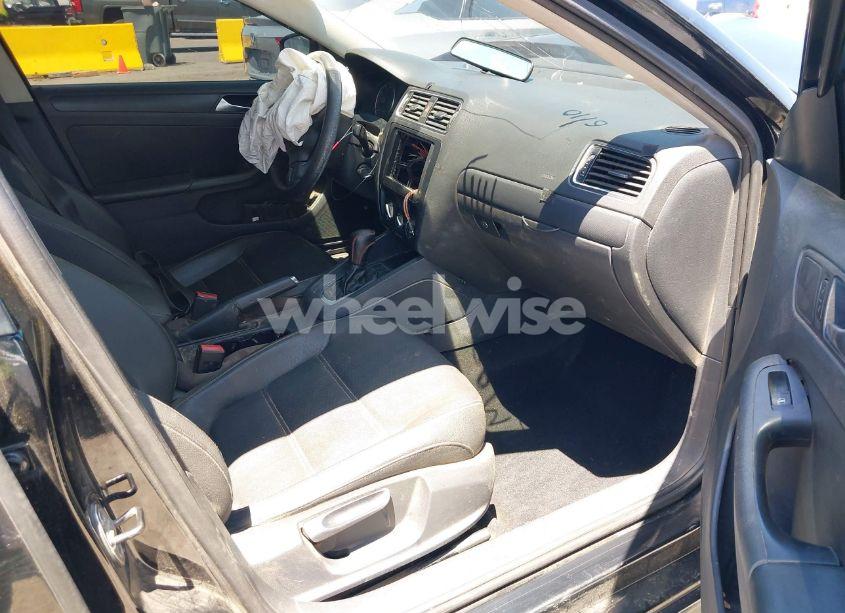 Photo 5 of 2012 Volkswagen Jetta 2.5L SE (VIN 3VWDP7AJ9CM131651)