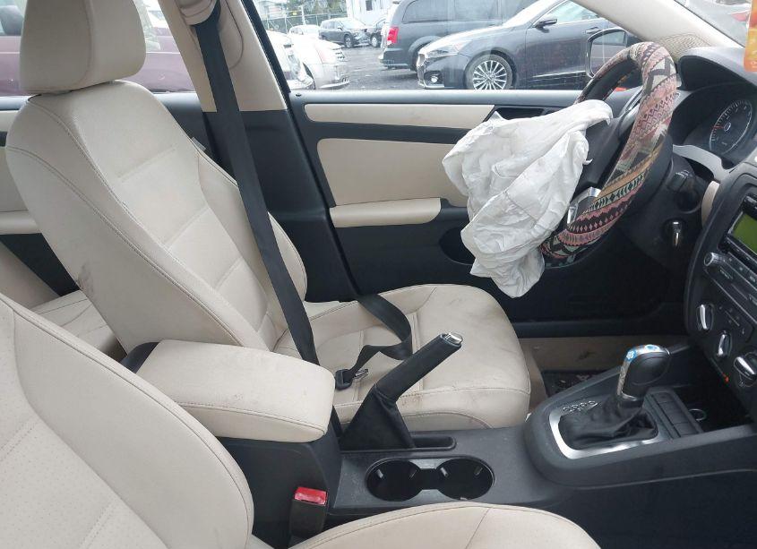 Photo 5 of 2012 Volkswagen Jetta 2.5L SE (VIN 3VWDP7AJ9CM314354)