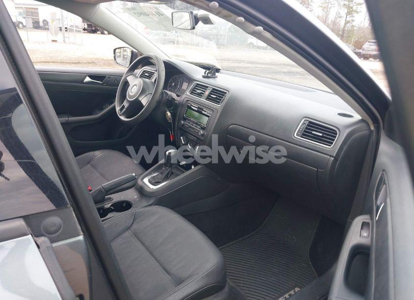 Photo 5 of 2012 Volkswagen Jetta 2.5L SE (VIN 3VWDP7AJ9CM315214)