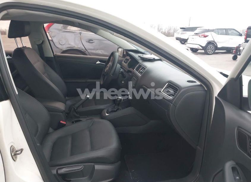 Photo 5 of 2012 Volkswagen Jetta 2.5L SE (VIN 3VWDP7AJ9CM318968)