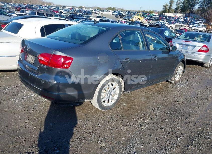 Photo 4 of 2012 Volkswagen Jetta 2.5L SE (VIN 3VWDP7AJ9CM322020)