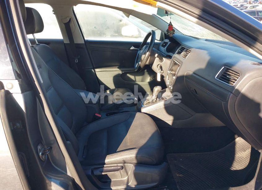 Photo 5 of 2012 Volkswagen Jetta 2.5L SE (VIN 3VWDP7AJ9CM322020)