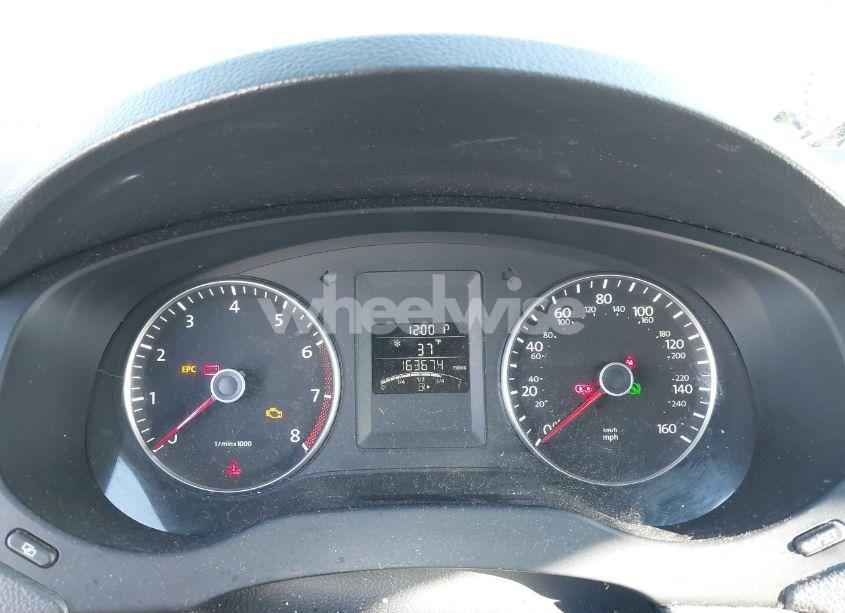 Photo 7 of 2012 Volkswagen Jetta 2.5L SE (VIN 3VWDP7AJ9CM322020)