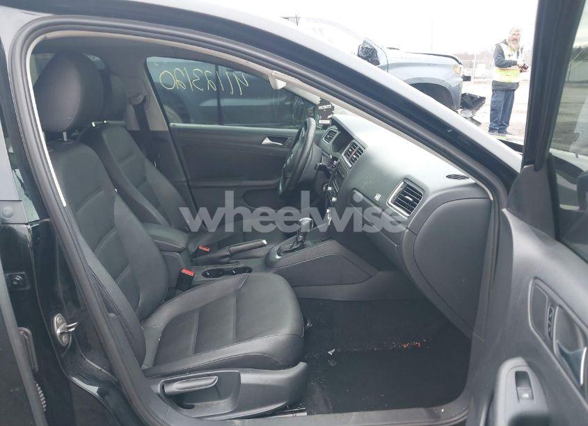 Photo 5 of 2012 Volkswagen Jetta 2.5L SE (VIN 3VWDP7AJ9CM346673)