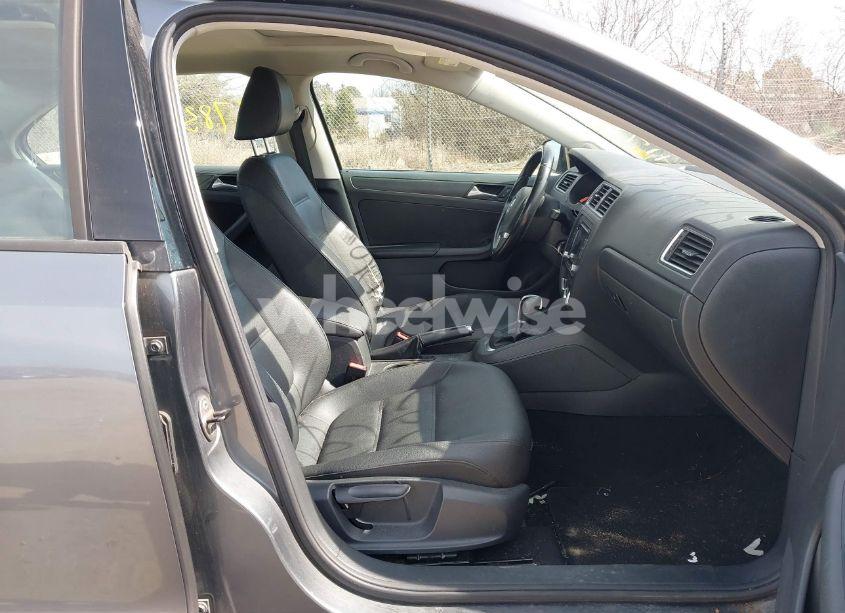 Photo 5 of 2012 Volkswagen Jetta 2.5L SE (VIN 3VWDP7AJ9CM361027)