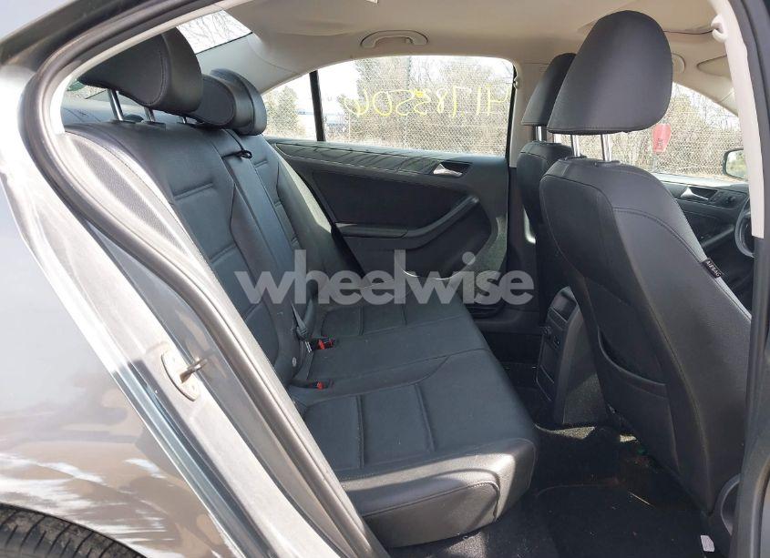 Photo 8 of 2012 Volkswagen Jetta 2.5L SE (VIN 3VWDP7AJ9CM361027)