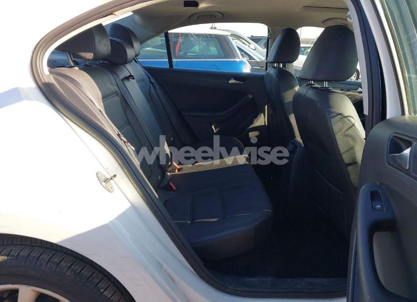 Photo 8 of 2012 Volkswagen Jetta 2.5L SE (VIN 3VWDP7AJ9CM373680)
