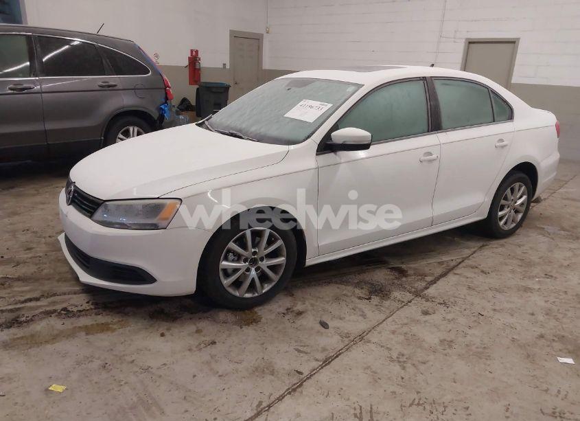 Photo 2 of 2012 Volkswagen Jetta 2.5L SE (VIN 3VWDP7AJ9CM381567)