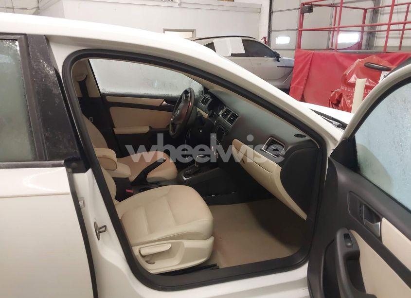 Photo 5 of 2012 Volkswagen Jetta 2.5L SE (VIN 3VWDP7AJ9CM381567)