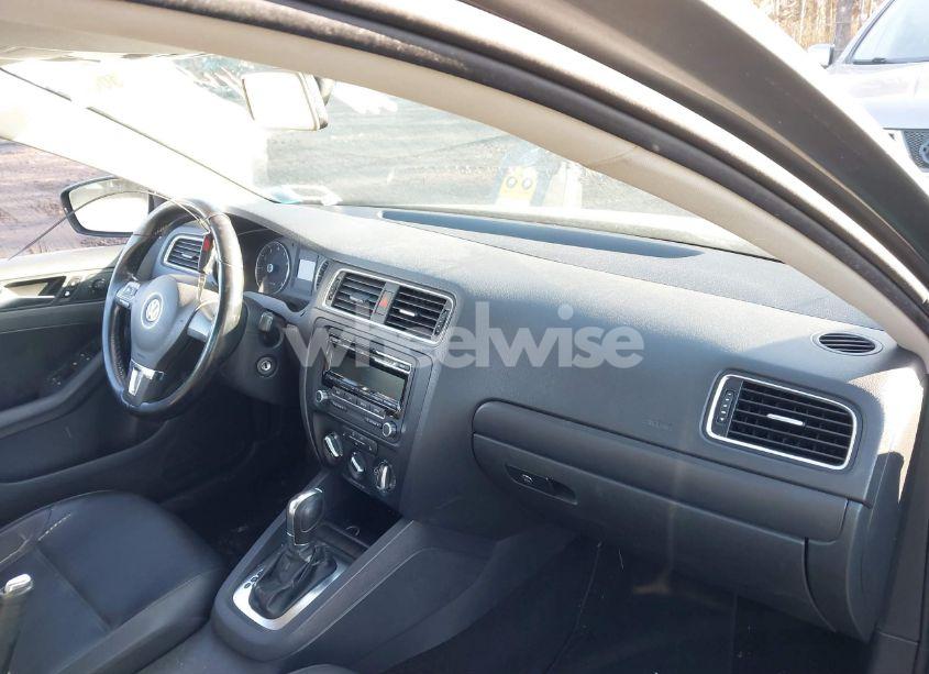 Photo 5 of 2012 Volkswagen Jetta 2.5L SE (VIN 3VWDP7AJ9CM401574)