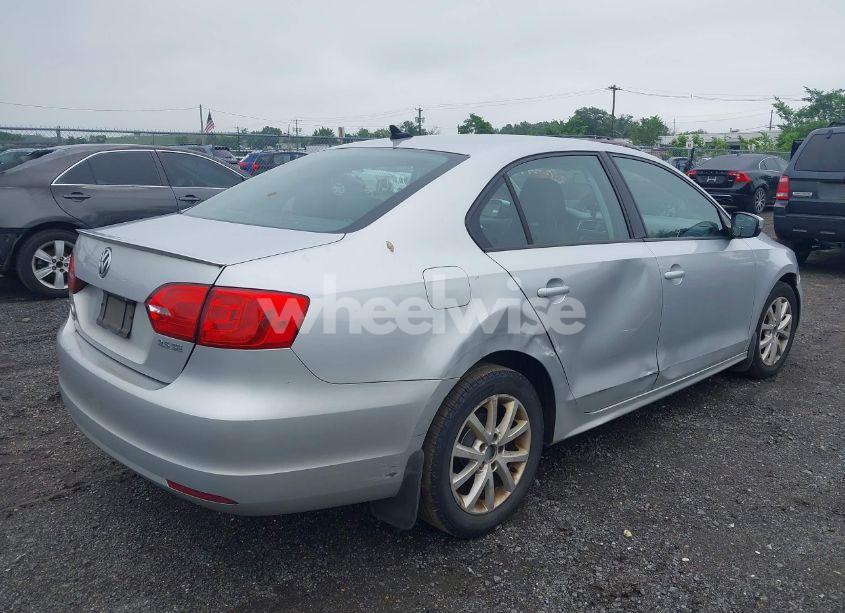 Photo 4 of 2012 Volkswagen Jetta 2.5L SE (VIN 3VWDP7AJ9CM412199)