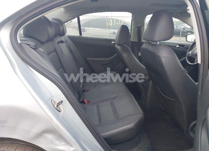 Photo 8 of 2012 Volkswagen Jetta 2.5L SE (VIN 3VWDP7AJ9CM412199)