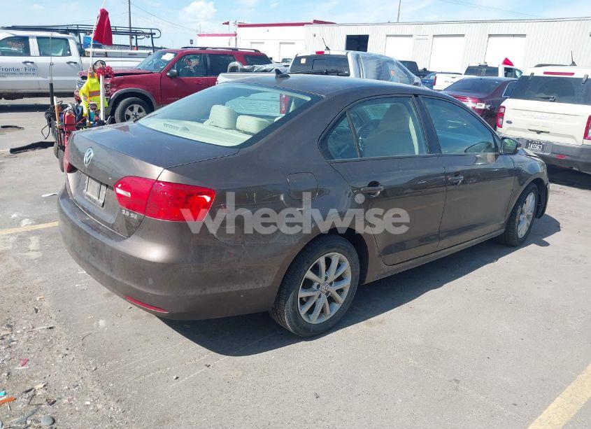 Photo 4 of 2012 Volkswagen Jetta 2.5L SE (VIN 3VWDP7AJ9CM450774)