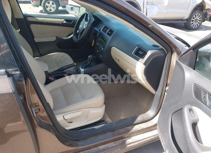 Photo 5 of 2012 Volkswagen Jetta 2.5L SE (VIN 3VWDP7AJ9CM450774)