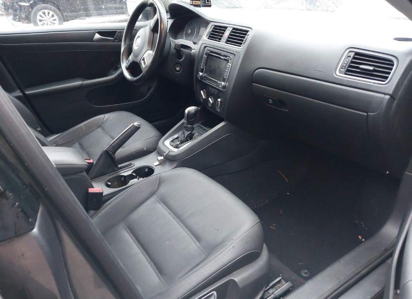 Photo 5 of 2012 Volkswagen Jetta 2.5L SE (VIN 3VWDP7AJ9CM469731)