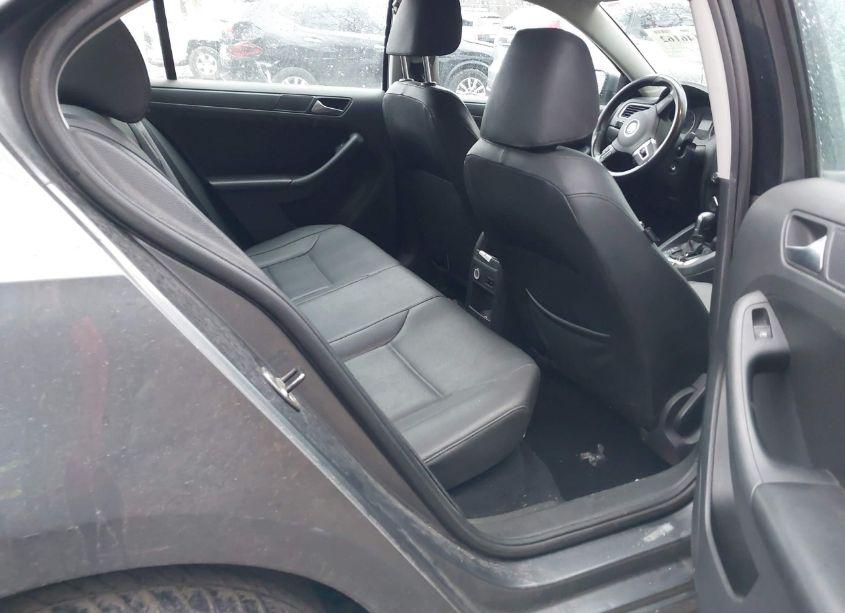 Photo 8 of 2012 Volkswagen Jetta 2.5L SE (VIN 3VWDP7AJ9CM469731)