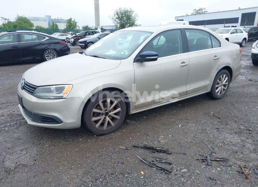 Photo 2 of 2013 Volkswagen Jetta 2.5L SE (VIN 3VWDP7AJ9DM213171)