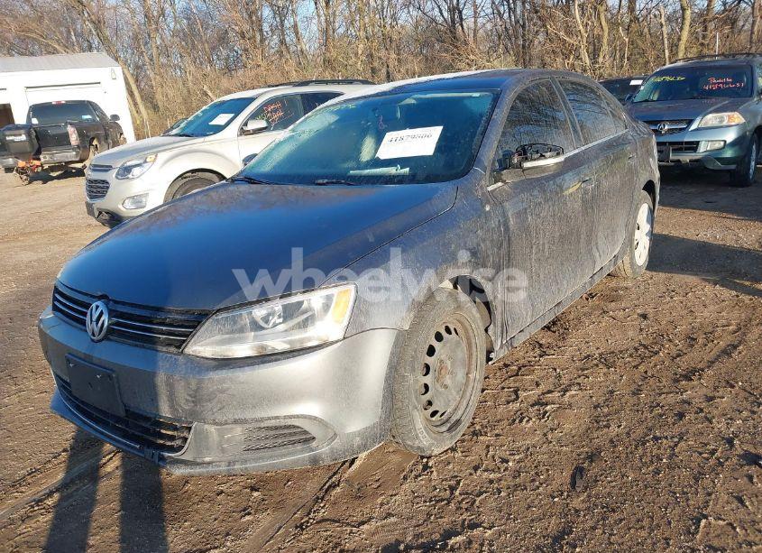 Photo 2 of 2013 Volkswagen Jetta 2.5L SE (VIN 3VWDP7AJ9DM250575)