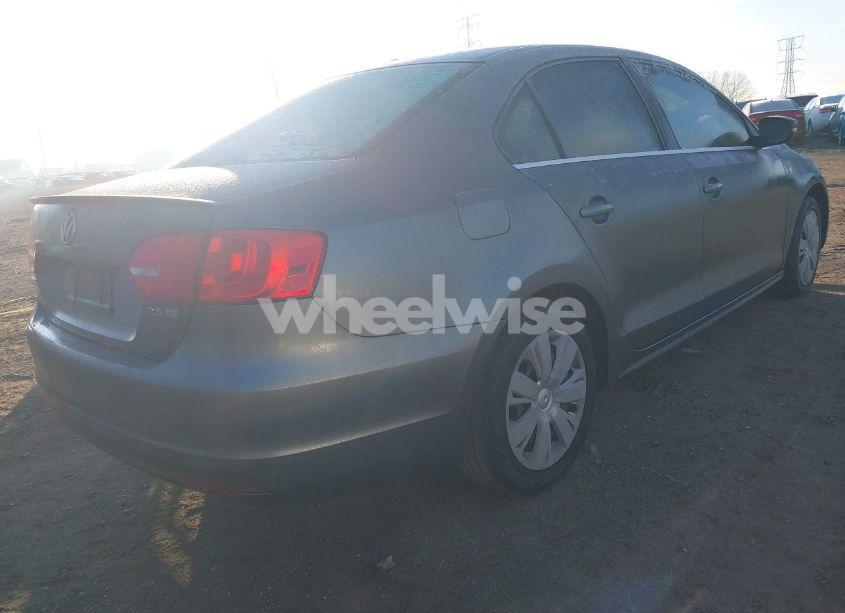 Photo 4 of 2013 Volkswagen Jetta 2.5L SE (VIN 3VWDP7AJ9DM250575)