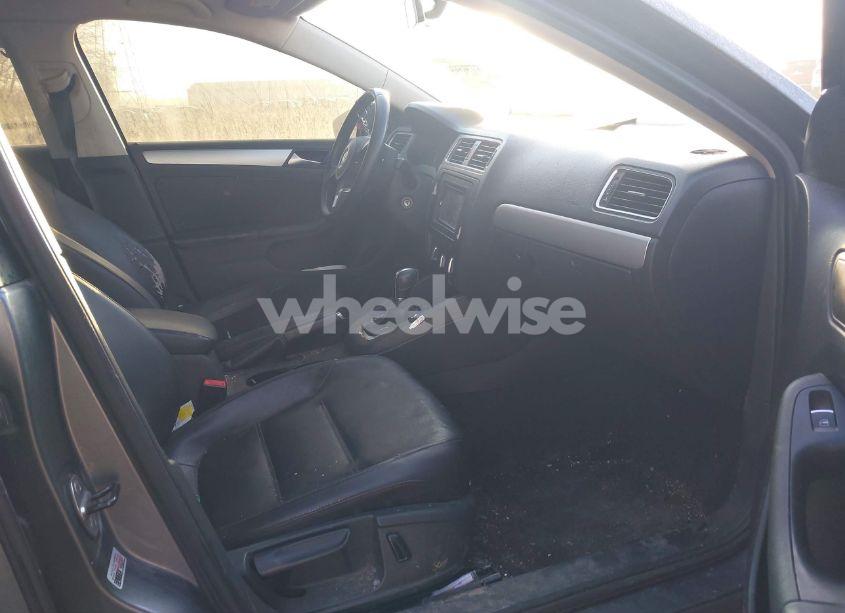 Photo 5 of 2013 Volkswagen Jetta 2.5L SE (VIN 3VWDP7AJ9DM250575)