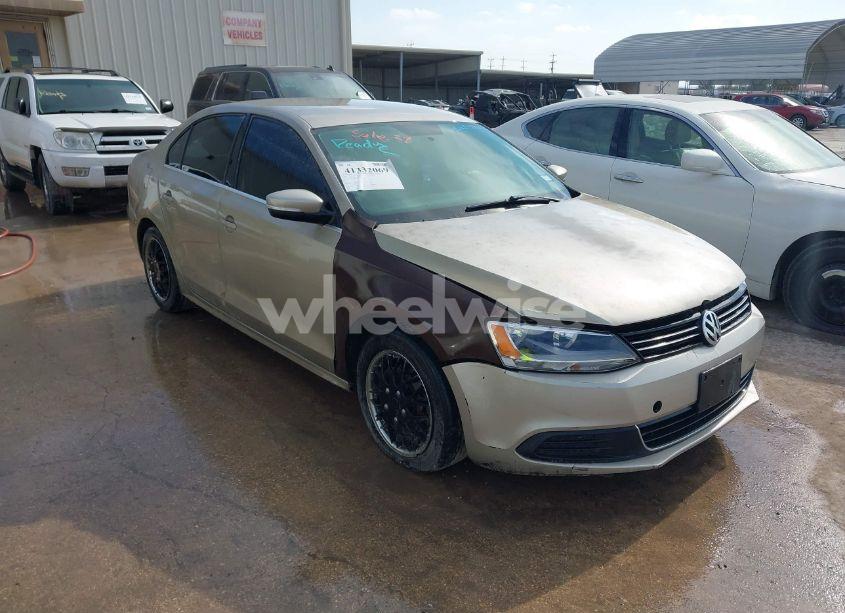 2013 Volkswagen Jetta 2.5L SE (VIN 3VWDP7AJ9DM266954) main photo
