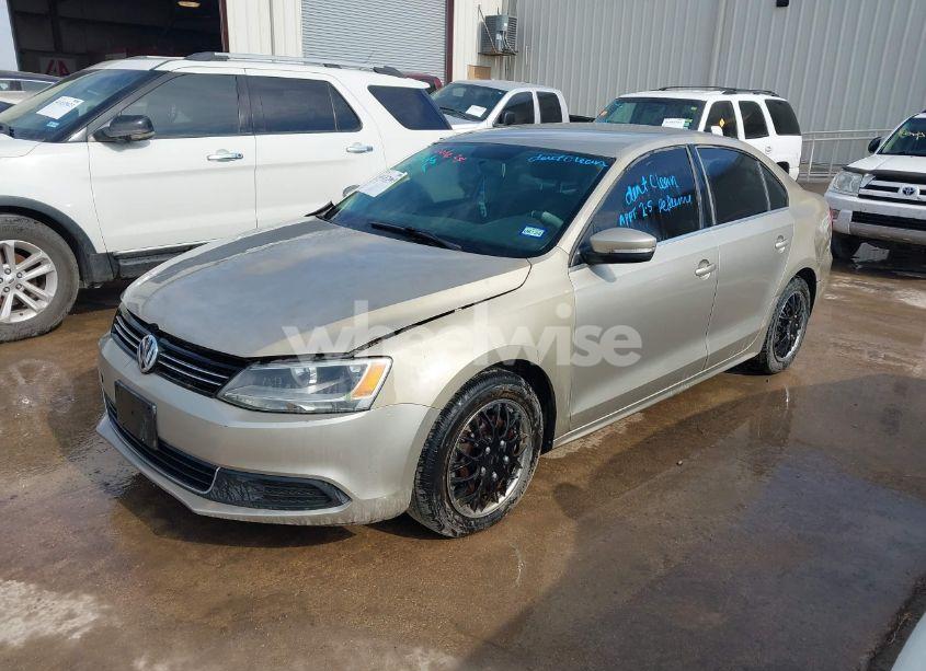 Photo 2 of 2013 Volkswagen Jetta 2.5L SE (VIN 3VWDP7AJ9DM266954)