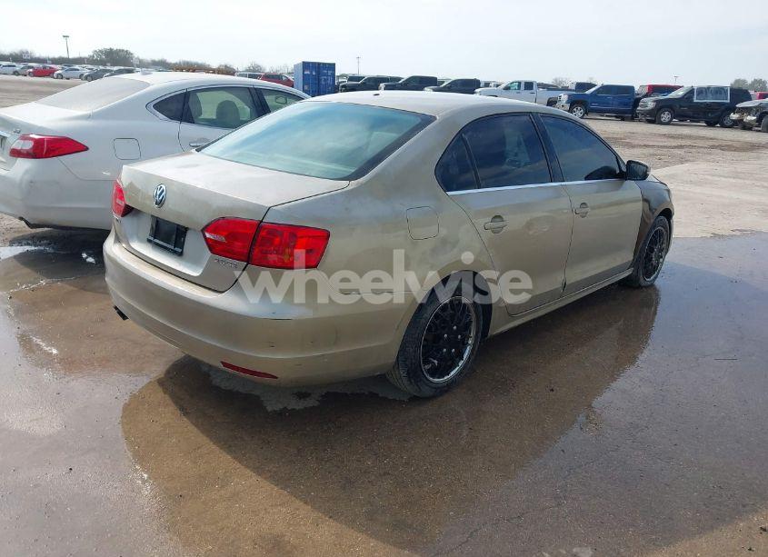 Photo 4 of 2013 Volkswagen Jetta 2.5L SE (VIN 3VWDP7AJ9DM266954)