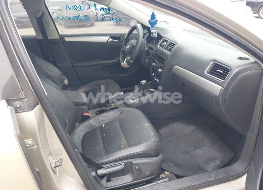 Photo 5 of 2013 Volkswagen Jetta 2.5L SE (VIN 3VWDP7AJ9DM266954)