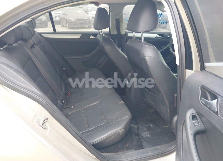 Photo 8 of 2013 Volkswagen Jetta 2.5L SE (VIN 3VWDP7AJ9DM266954)