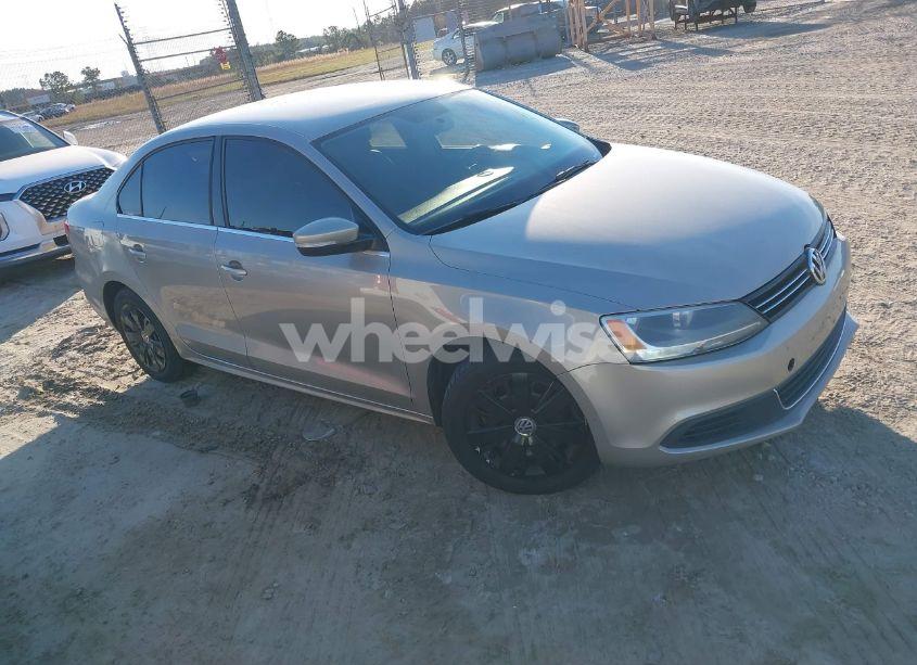 2013 Volkswagen Jetta 2.5L SE (VIN 3VWDP7AJ9DM281468) main photo