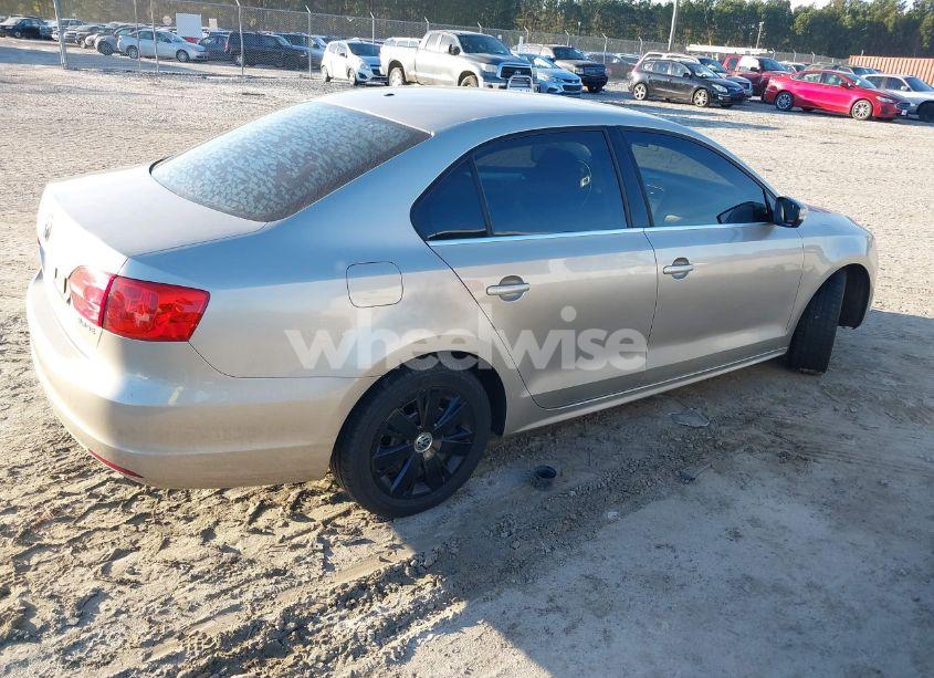 Photo 4 of 2013 Volkswagen Jetta 2.5L SE (VIN 3VWDP7AJ9DM281468)