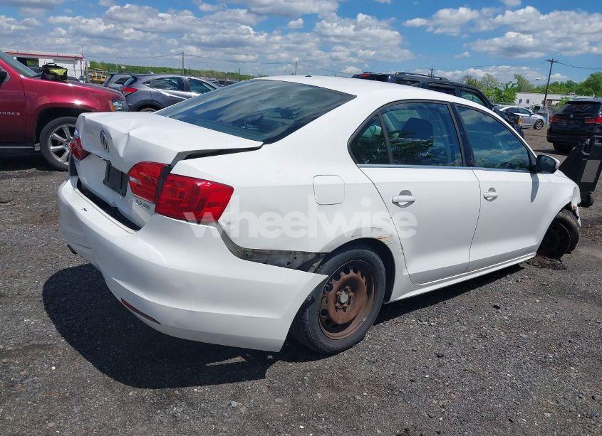 Photo 4 of 2013 Volkswagen Jetta 2.5L SE (VIN 3VWDP7AJ9DM402998)