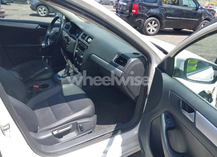 Photo 5 of 2013 Volkswagen Jetta 2.5L SE (VIN 3VWDP7AJ9DM402998)