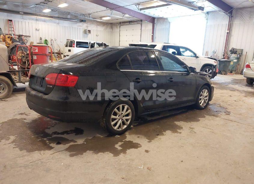 Photo 4 of 2013 Volkswagen Jetta 2.5L SE (VIN 3VWDP7AJ9DM415637)