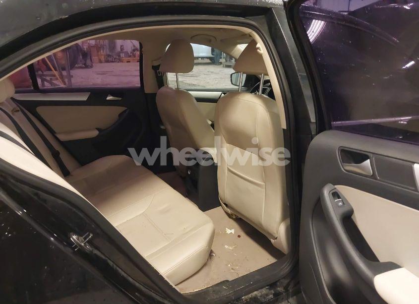 Photo 8 of 2013 Volkswagen Jetta 2.5L SE (VIN 3VWDP7AJ9DM415637)